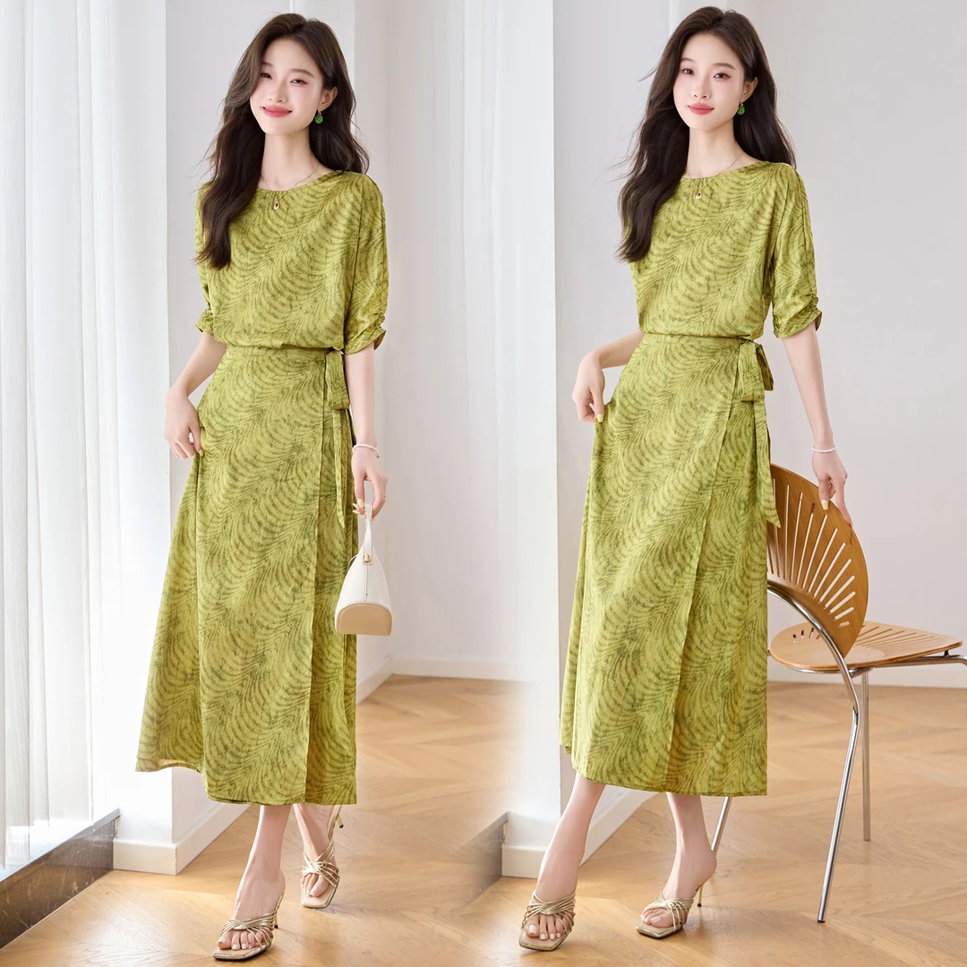 法式高级感气质印花连衣裙女2025夏季新款系带修身显瘦中长款裙子