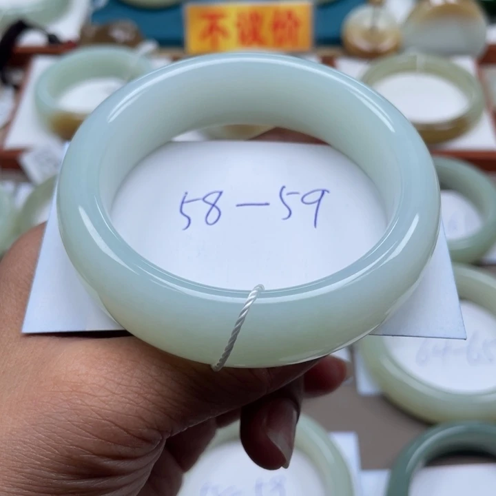 未镶嵌手镯和田玉