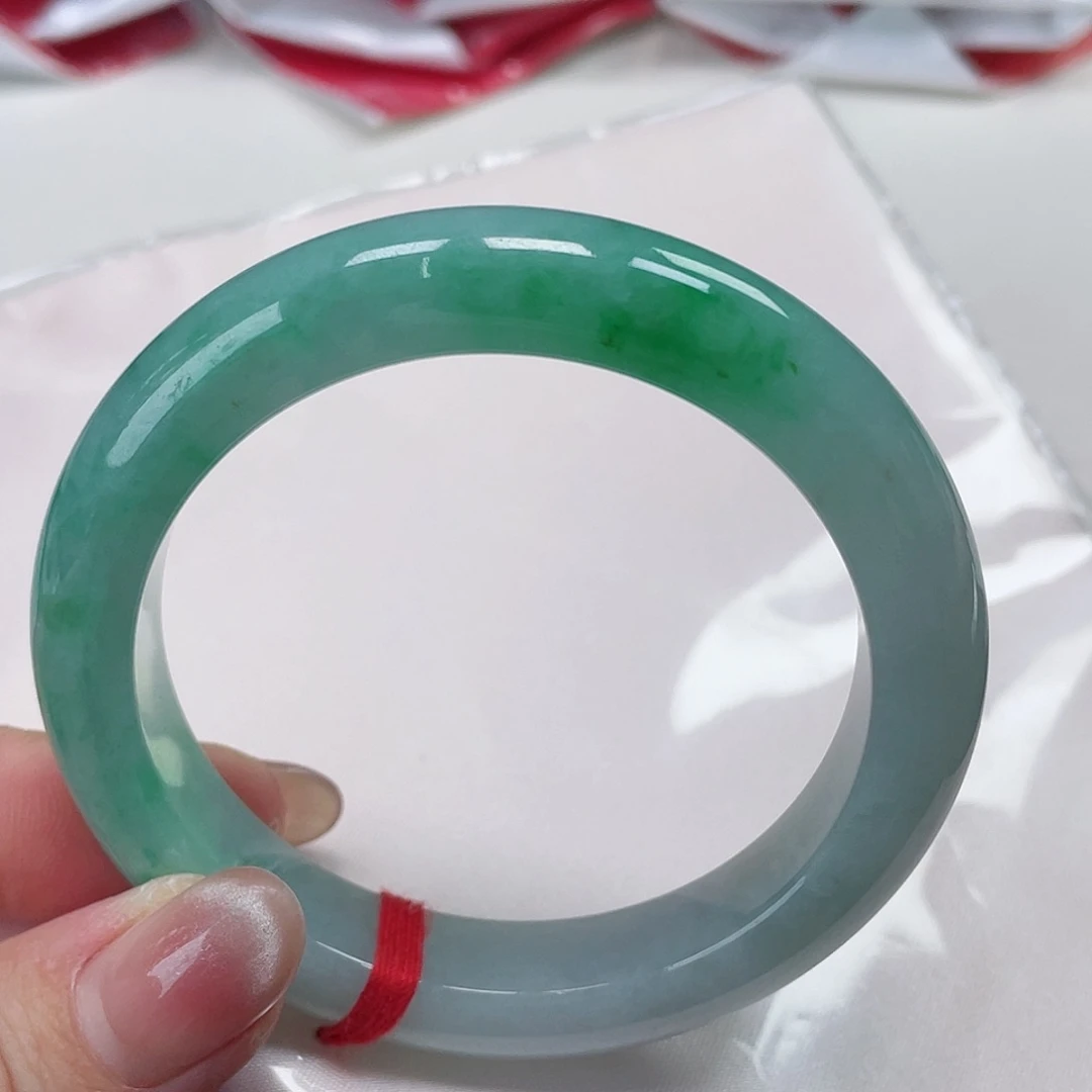 翡翠手镯未镶嵌缅甸翡翠