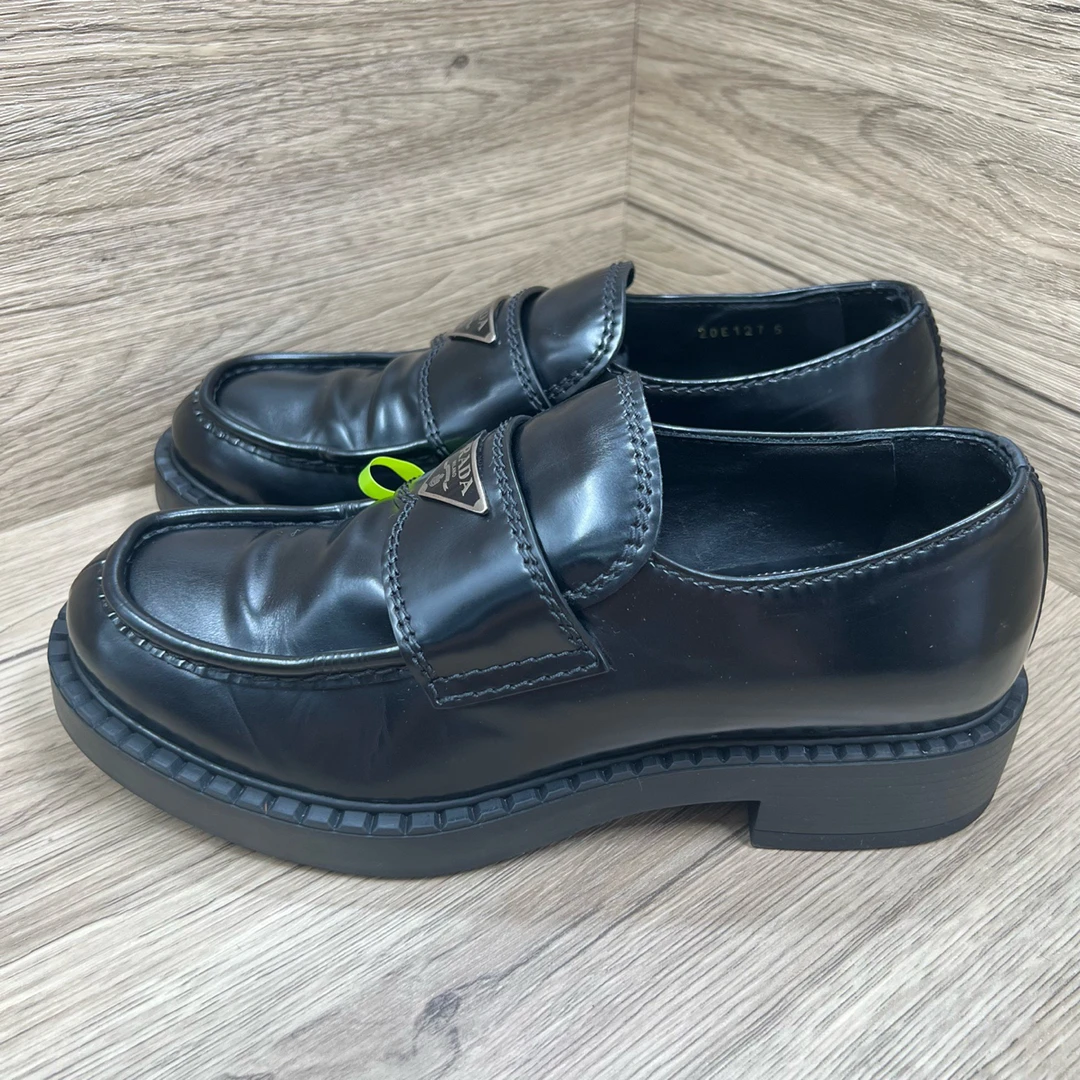 95新 Prada/普拉达 Monolith 亮面三角标乐福鞋 39码