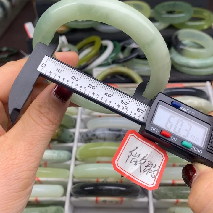 蛇纹石玉未镶嵌手镯973