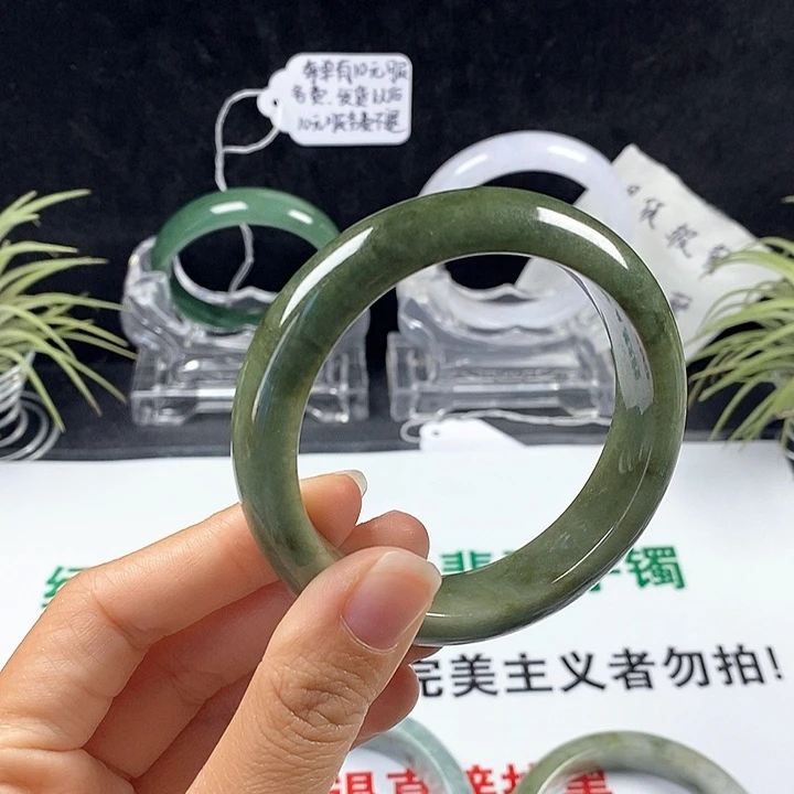 翡翠未镶嵌手镯28号。55.5圈