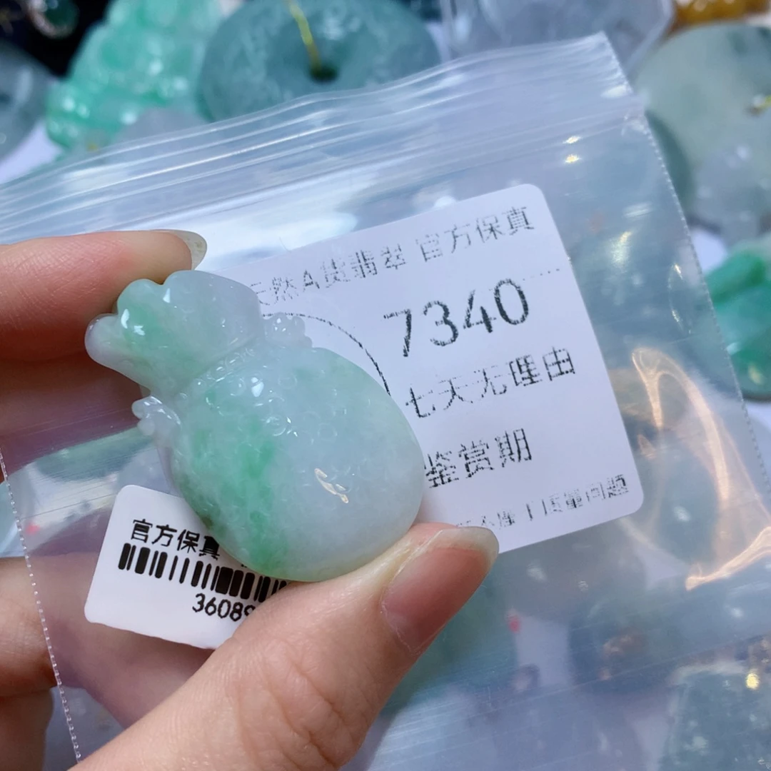 吊坠(不含链)未镶嵌翡翠