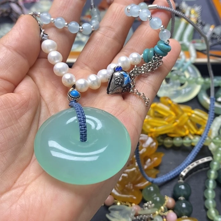 蛇纹石玉未镶嵌颈饰提***贝