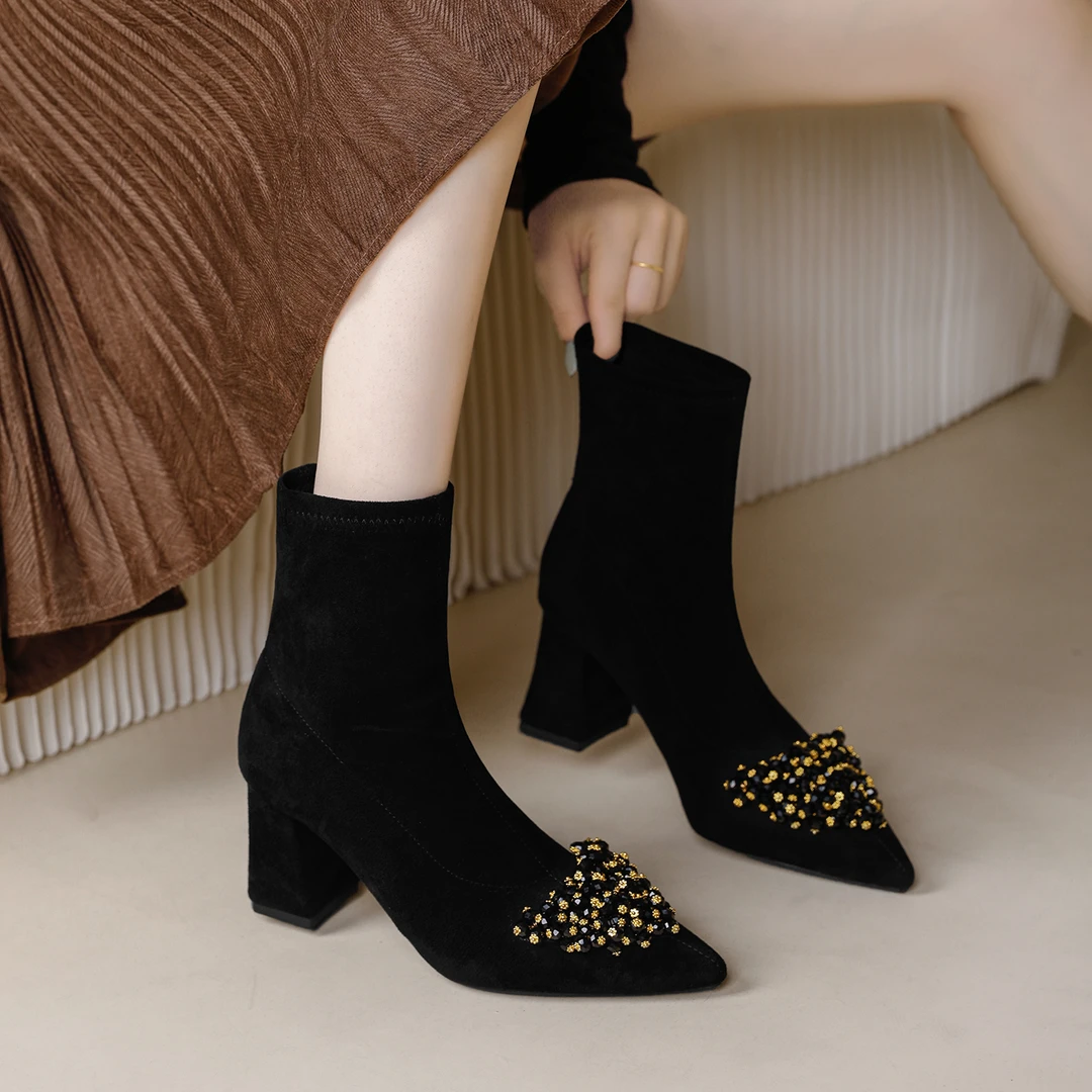 法式满天星设计感粗跟短靴女2025秋冬新款水钻尖头高跟弹力瘦瘦靴