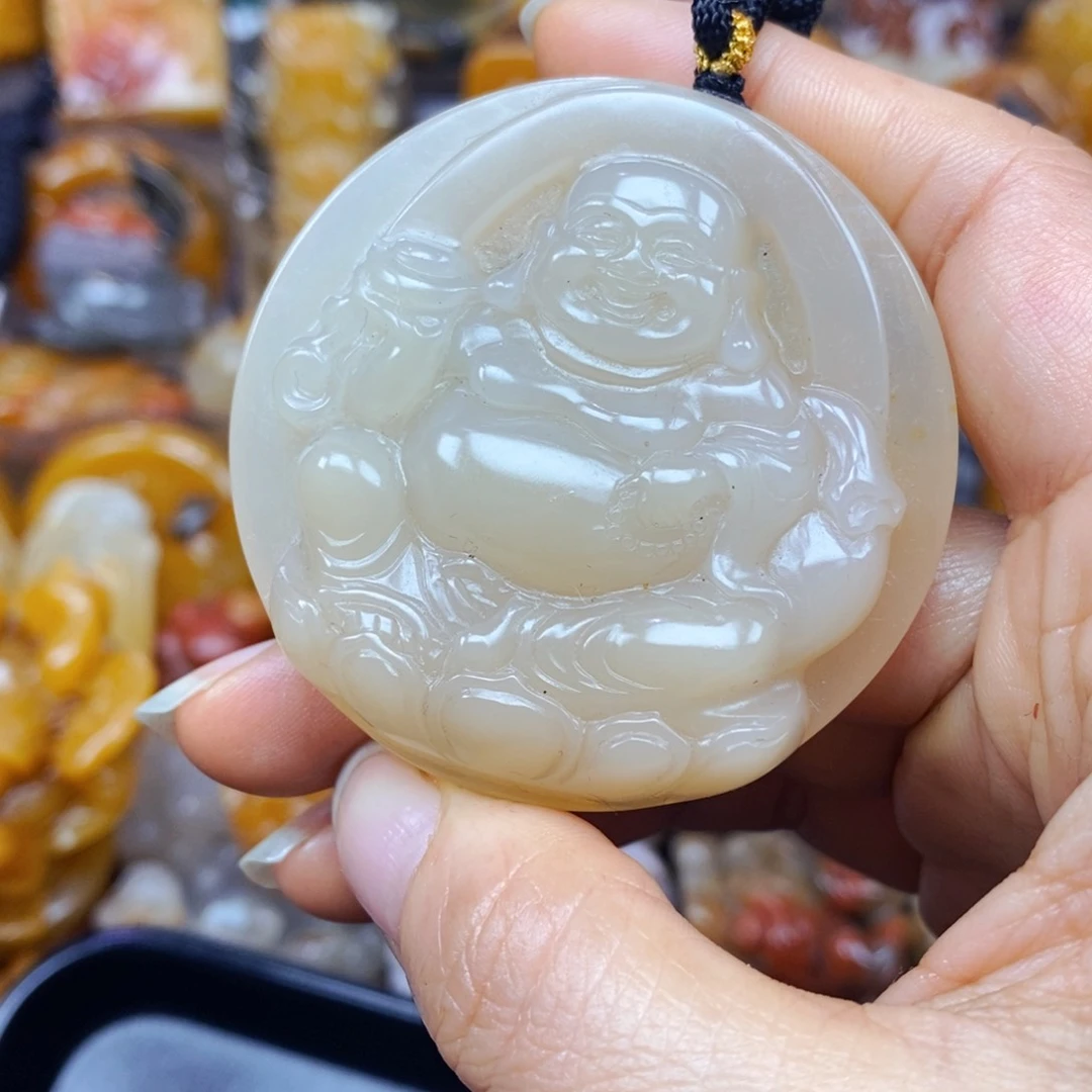 未镶嵌石英质玉（黄龙玉）颈饰