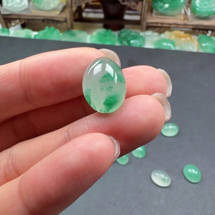 石英质玉未镶嵌颈饰木*