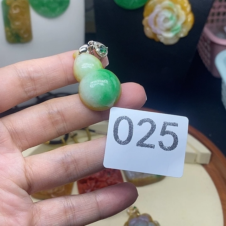 吊坠(赠链)未镶嵌翡翠