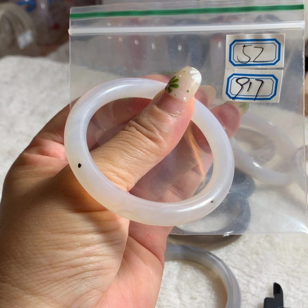 玛瑙/玉髓手镯未镶嵌微瑕52