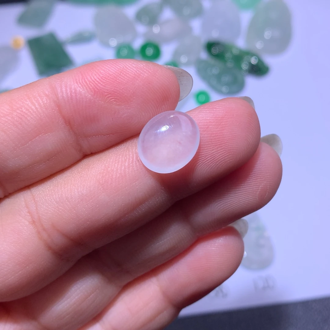 翡翠未镶嵌颈饰蛋