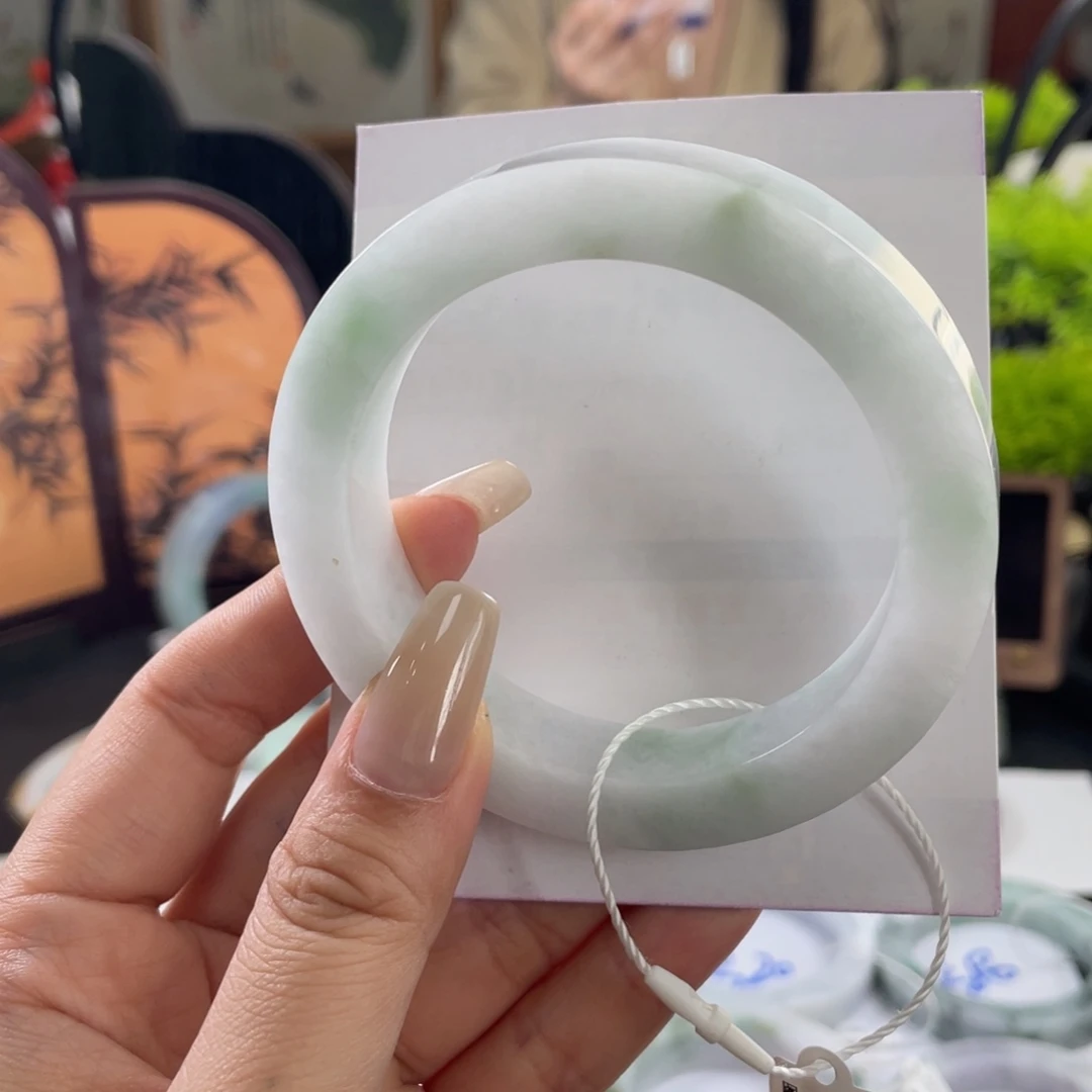 定制翡翠未镶嵌翡翠手镯基地质检发货