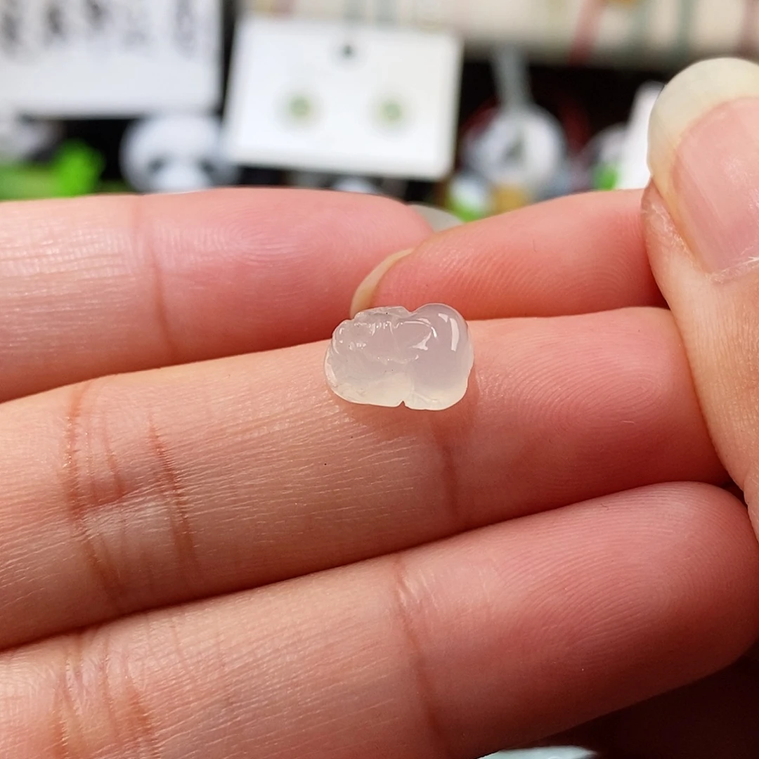 翡翠未镶嵌颈饰白月光小貔貅