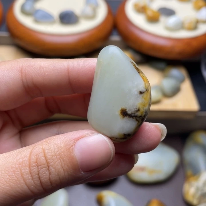 集***》和田玉未镶嵌挂件