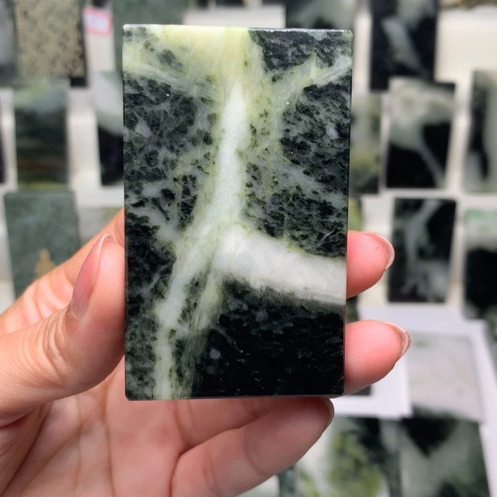 独山玉颈饰未镶嵌