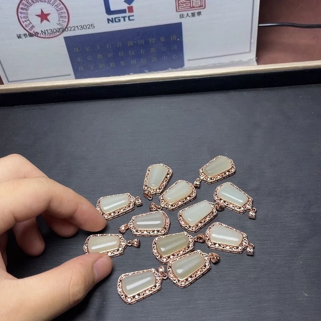 和田玉未镶嵌颈饰