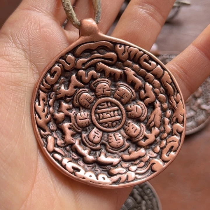 颈饰琉璃古**玉喜欢的朋友