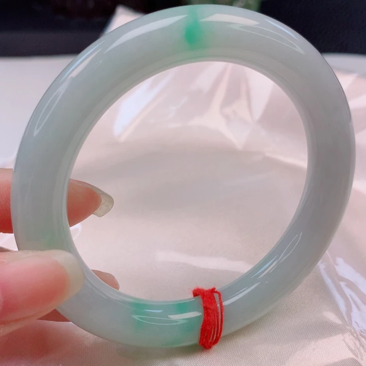 D***y翡翠手镯（圆镯）未镶嵌
