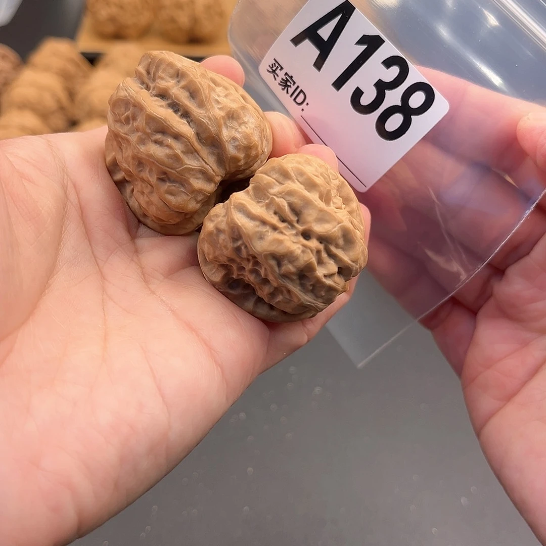 桃核吊坠在*秋蛙蛙福利