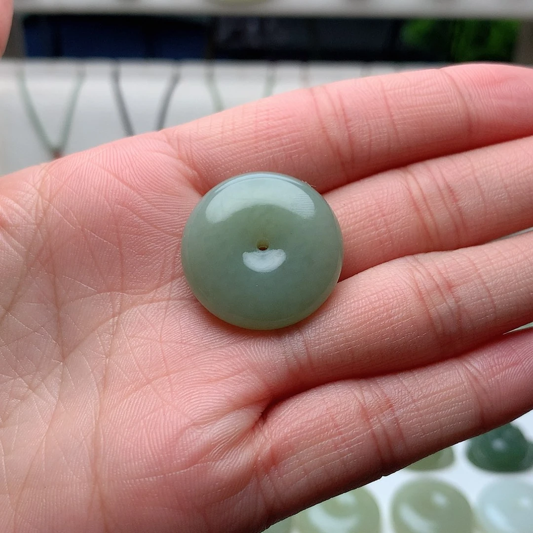 和田玉颈饰未镶嵌不***?