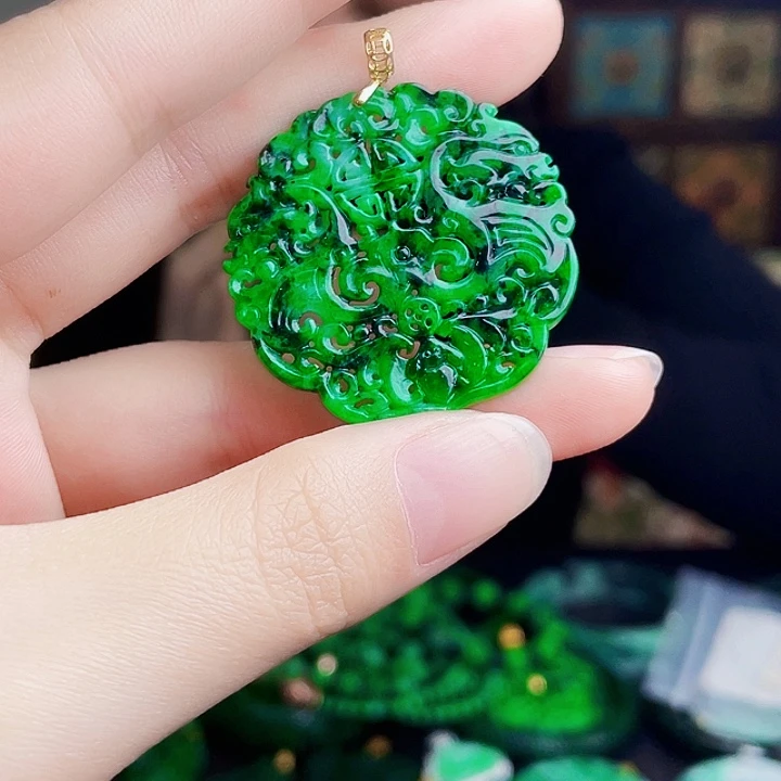 翡翠18K金镶嵌颈饰多样性