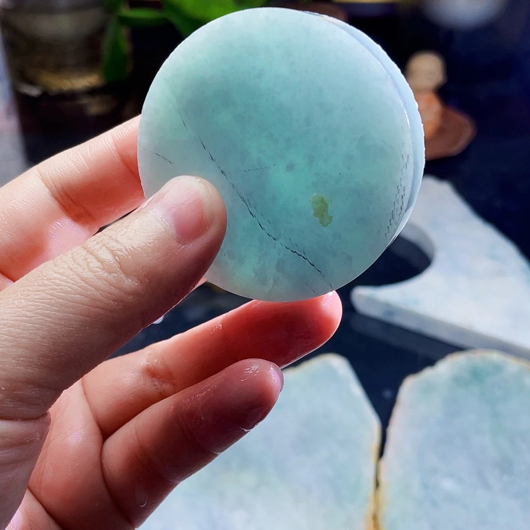 翡翠未镶嵌颈饰毛料2