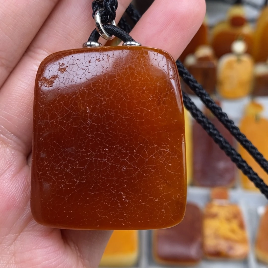 未镶嵌琥珀珠宝奇石