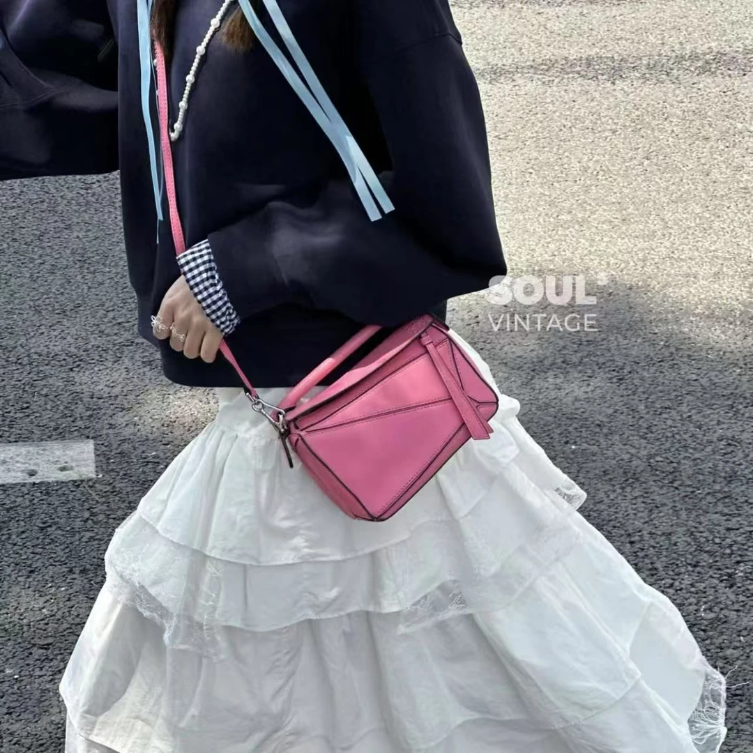 95新 LOEWE/罗意威 粉色 牛皮 puzzle mini 685299113