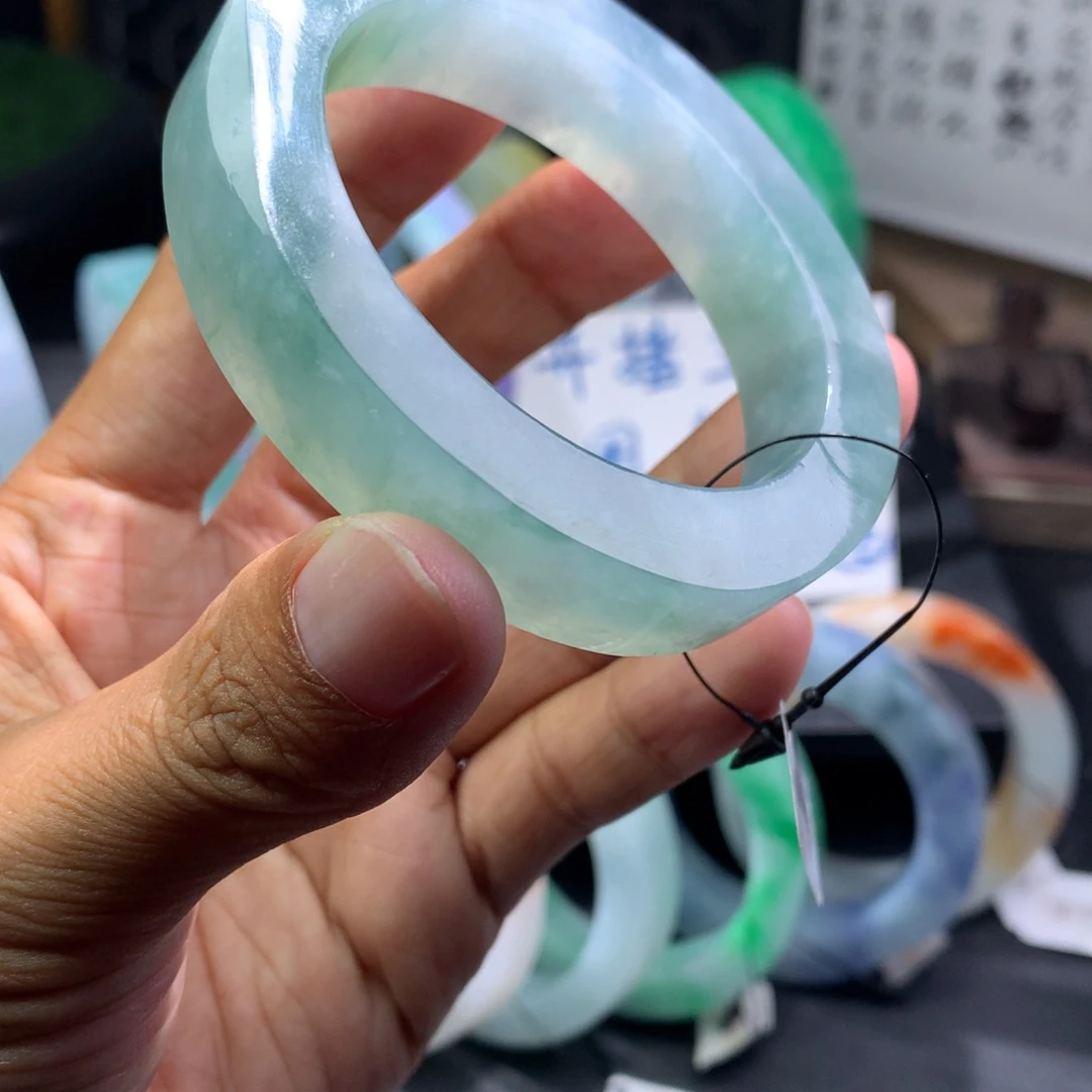 未镶嵌翡翠手镯定制翡翠