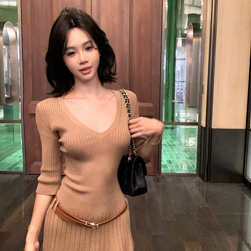 高级气质V领中袖腰带针织裙女夏季辣妹复古修身显瘦百褶针织短裙