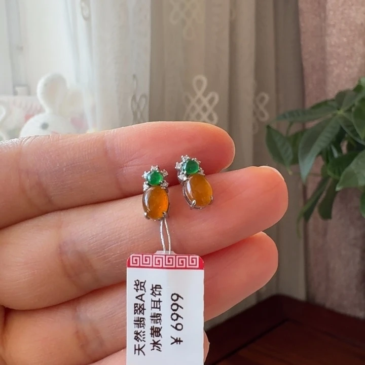 翡翠18K金镶嵌耳饰耳钉