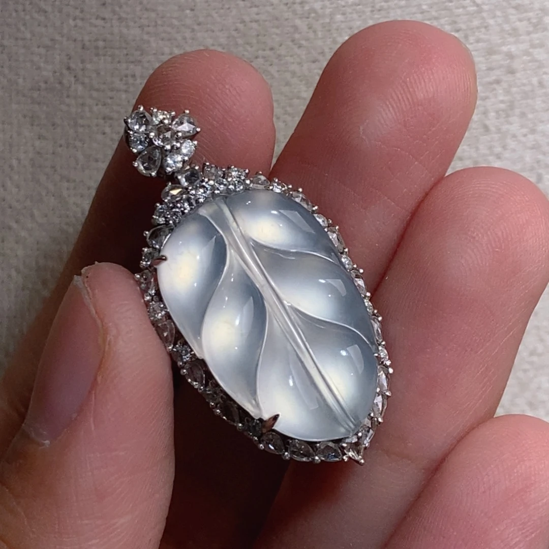 翡翠18K金镶嵌颈饰天然缅甸A货翡翠