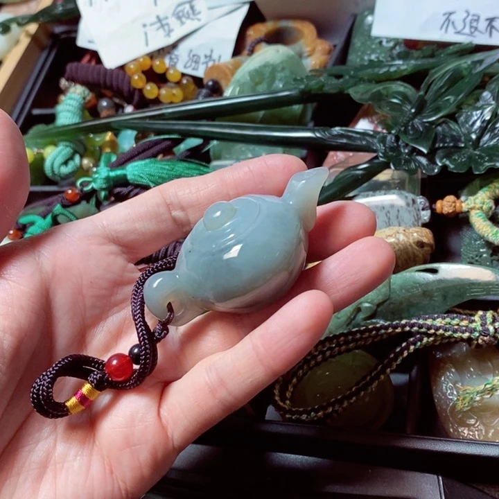 蛇纹石玉颈饰未镶嵌