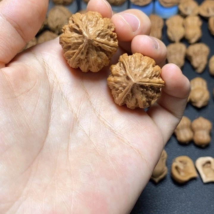 文玩核桃把件降***里秋子