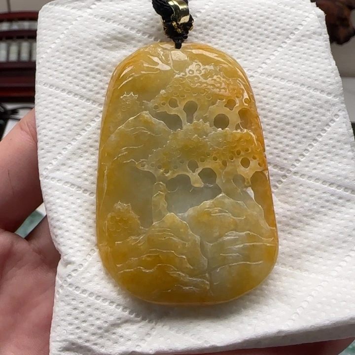 翡翠颈饰未镶嵌山水