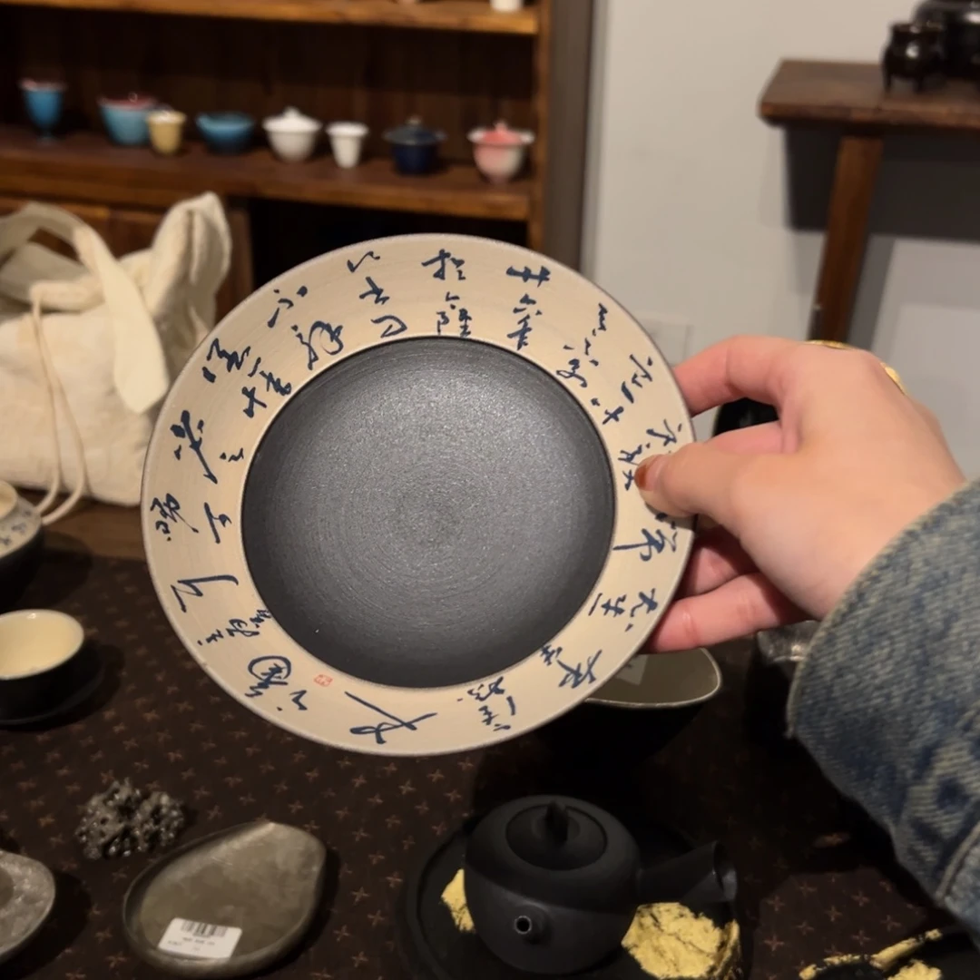 摆件里**合陶瓷。    陶瓷。