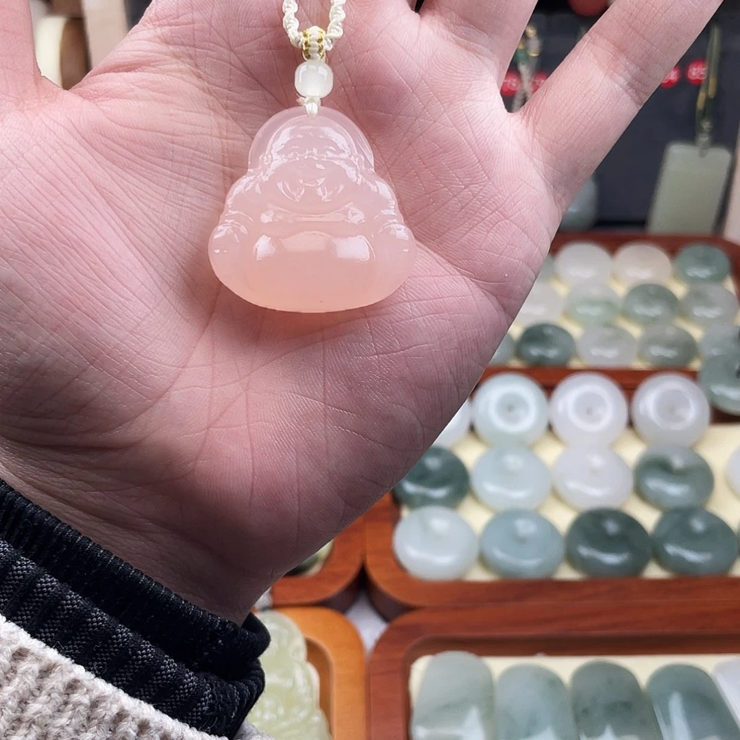 余***好石英质玉未镶嵌颈饰