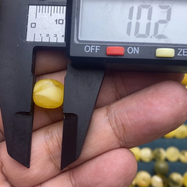 琥珀未镶嵌裸石41号10.2*9.1微瑕