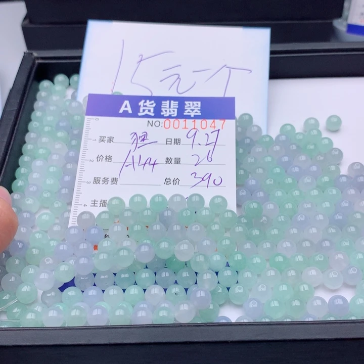 哦***狸翡翠未镶嵌手链多样性