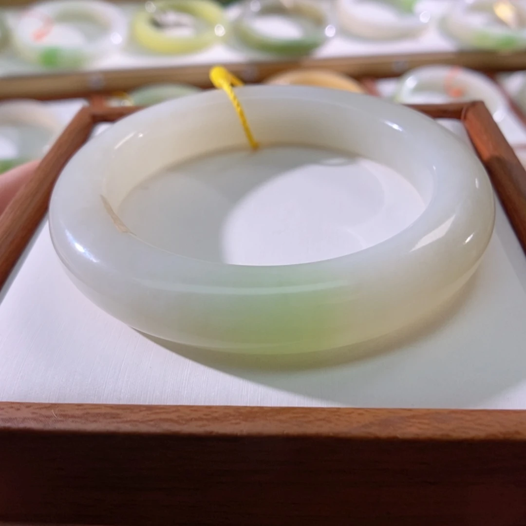 【闪购商品】未镶嵌手镯和田玉（翠青玉）