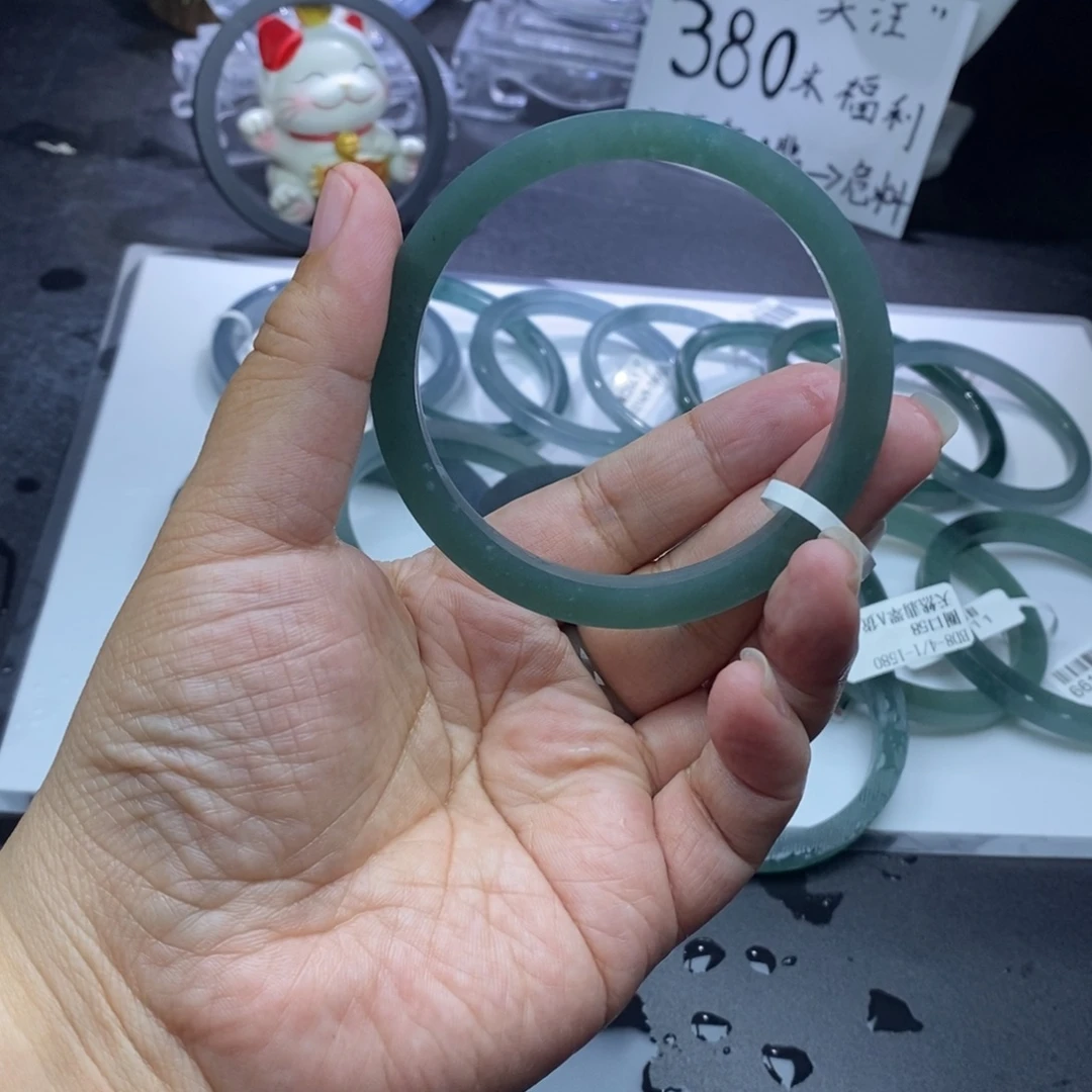 苍***梧定制翡翠未镶嵌手镯方