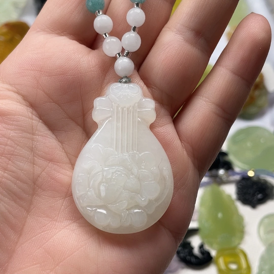 锦***生蛇纹石玉未镶嵌颈饰