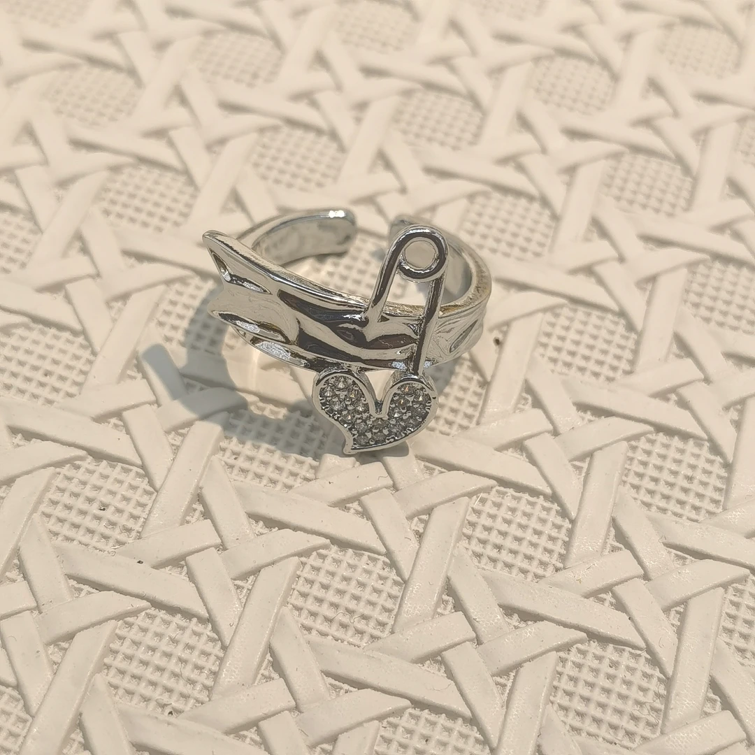 A723银色别针爱心闪闪戒指