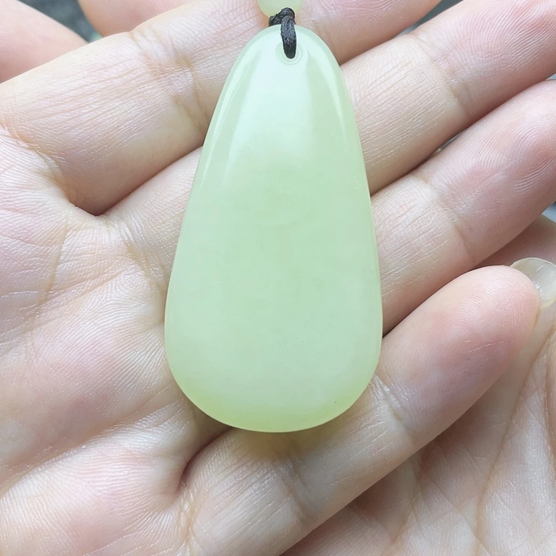 向***果和田玉未镶嵌颈饰