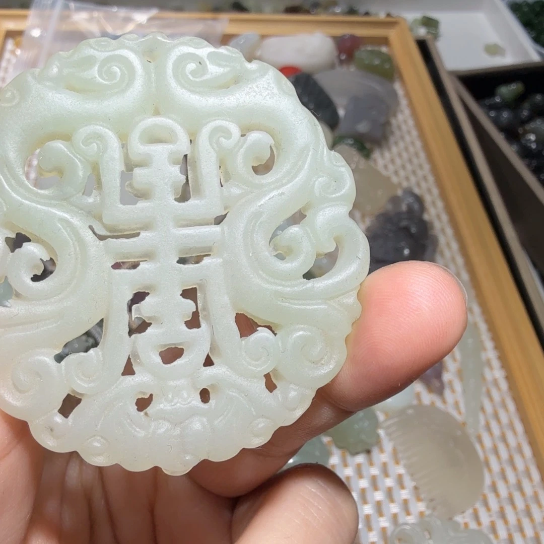 栀***子和田玉未镶嵌珠宝奇石