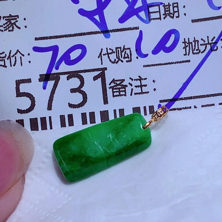 羽***爱翡翠未镶嵌颈饰个