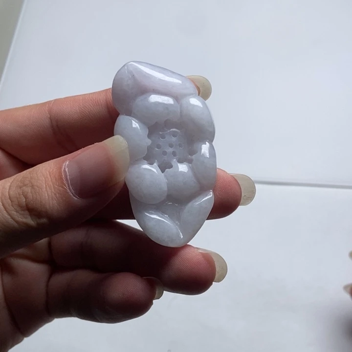 翡翠未镶嵌颈饰莲花3