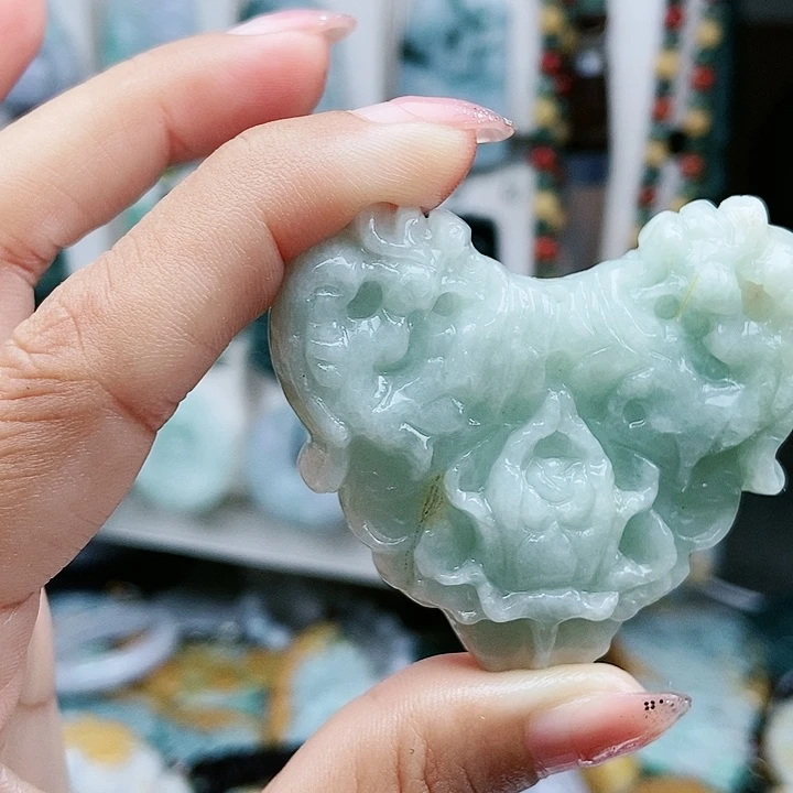 颈饰足铂镶嵌翡翠翡翠