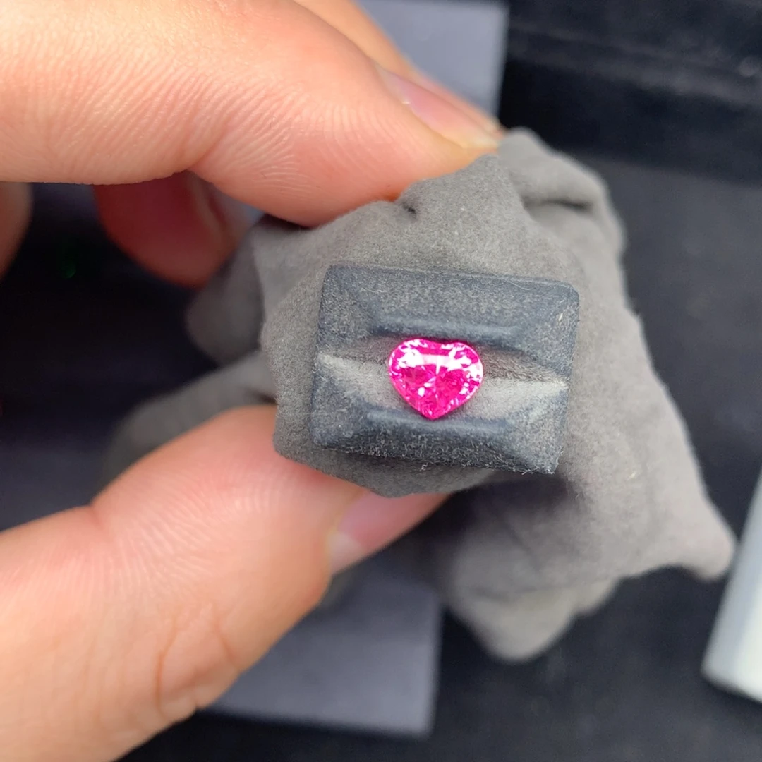 尖晶石裸石热粉马亨盖0.84ct