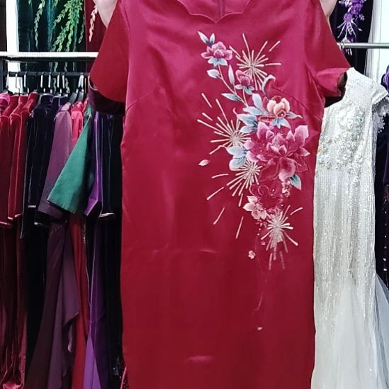 品牌100醋酸缎半袖带里衬中长两侧开叉刺绣连衣裙2XL120斤左右