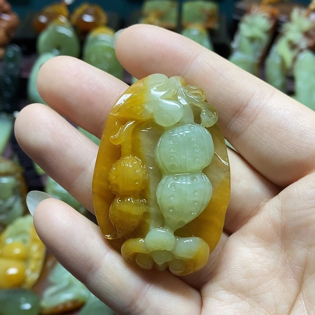 岫玉未镶嵌吊坠(赠链)